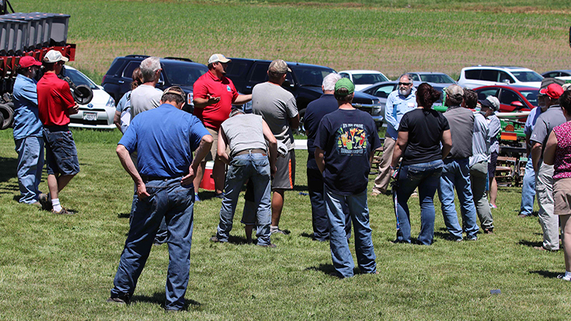 Clint Hodorff demonstrates equipment